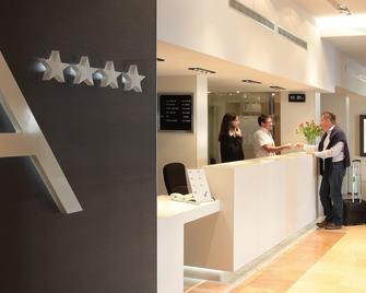 Hôtel Alba - Lourdes - Front desk