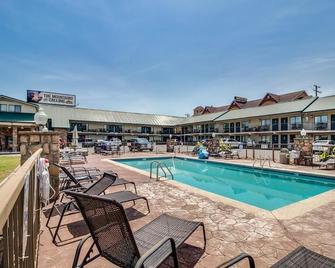Mountain Breeze Motel - Pigeon Forge - Piscina