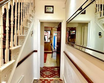 Anand Lodge - Royal Tunbridge Wells - Escaleras