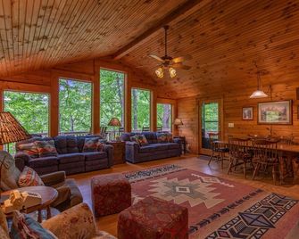 Bucky's Hideaway - Private river retreat with hot tub! - Todd - Sala de estar