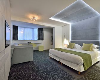 هوتل سيزان - كان - غرفة نوم