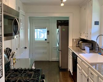 Charming Brookside Bungalow - Kansas City - Küche