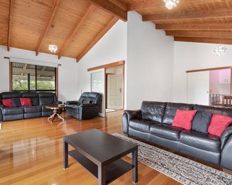 The Ultimate Coastal Getaway For Large Families - Rye - Huiskamer