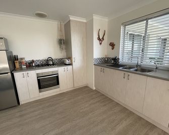 Fully Self Contained 1 Bedroom Accommodation. - Dongara - Küche