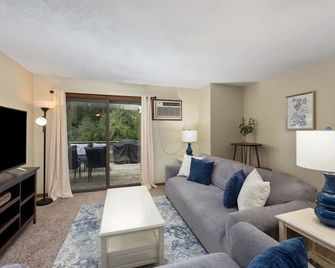 Countryside Family Cottages near Lake Bella Vista - Rockford - Sala de estar