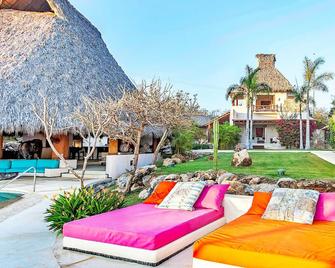 Luxury Exotic Mexican Estate -7 Bedrooms -Large Pool - Palapa - Secluded Beach - Troncones