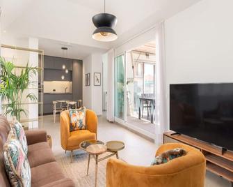Be Mate Málaga Centro - Málaga - Obývací pokoj