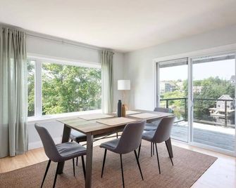 A Beautiful Waterfront 2bdr Home In Protected And Picturesque, Herring Cove Ns. - Herring Cove - Dining room