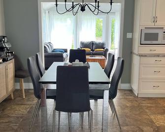 Cozy Countryside Retreat - Clarence-Rockland - Comedor