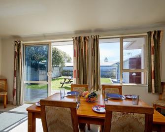 Torquay Central - Kaikoura Holiday Home - Kaikoura - Dining room