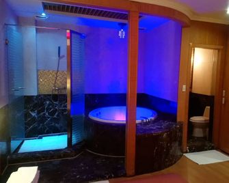 Roman Vacation Motel - Taichung - Spa