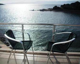 Pasifik Otel - Cesme