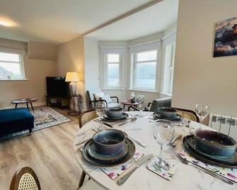 Nevis Apartment - Fort William - Dining room