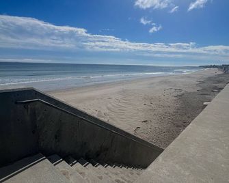 Shoreline Serenity: Your Coastal Escape - Marshfield - Beach