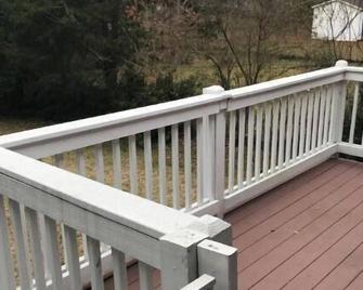 Charming bungalow in quiet neighborhood inside 285 - Chamblee - Balcony
