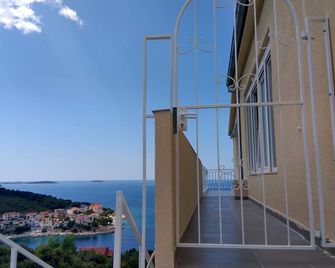 Your Place in Primosten - Primosten - Balkon