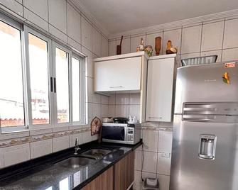 Casa Aconchegante no Centro de Foz do Iguaçu - Foz do Iguaçu - Kitchen