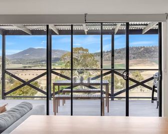 Modern and Scenic Valley Escape - Richmond - Balkón