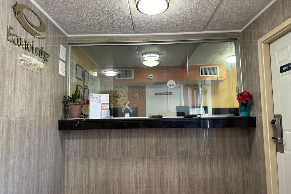 Front desk view of Econo Lodge