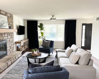 Pet friendly cottage located between the Ark & Creation Museum - Union - Living room
