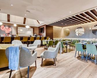 Luxury Ritz Carlton 2BR Residence - Ski-in/out & Private Laundry - Avon - Εστιατόριο