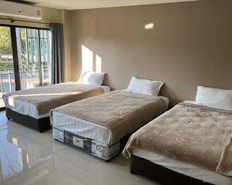 V Tharm Hotel - Udon Thani - Schlafzimmer