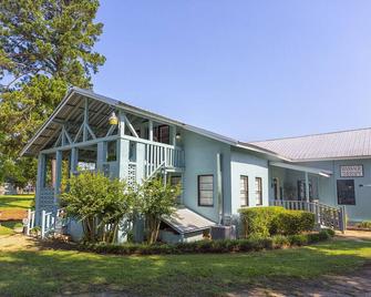 A 1 bedroom 1 futon1 bath upstairs of The HH & downstairs is separate to rent. - Bainbridge - Gebouw