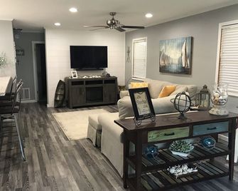 Lake Cornelia Property! - Clarion - Sala de estar