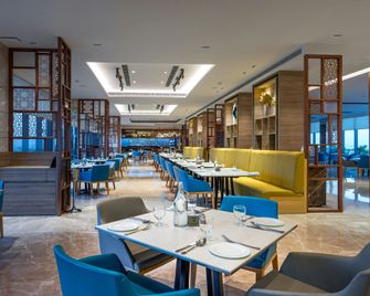 Holiday Inn Gurugram Sector 90 By IHG - Gurugram - Restaurant