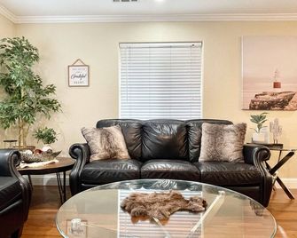 Gourmet Kitchen + Private Front Yard + Parking - San Jose - Sala de estar