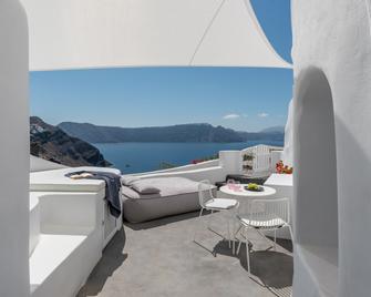 Chelidonia Luxury Suites - Oia - Balcony