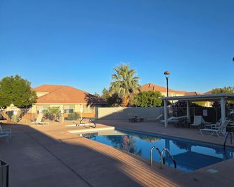 Discounted Rates Sep - Dec!!!!! Quiet, Central Location - Swimming Pool Outside - Mesquite - Piscina