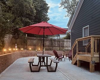 Heart of Atlanta Home 1 Block Away From Beltline & Krog Market - Atlanta - Patio