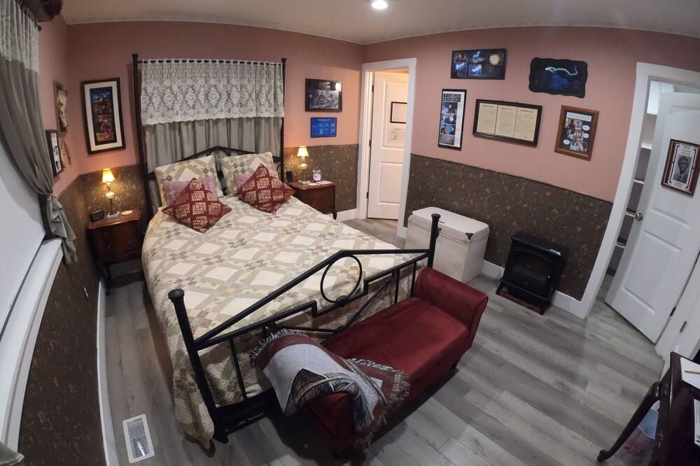 Unique & Imaginative: Time Traveler's B&B in Downtown Palmer - Palmer - Chambre