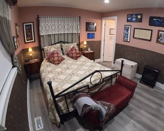 Unique & Imaginative: Time Traveler's B&B in Downtown Palmer - Palmer - Chambre