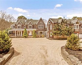 Ultimate Hamptons luxury with Private Tennis and Pool - Water Mill - Building