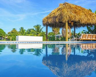 Miami Paradise Waterfront Games - North Miami Beach - Piscine