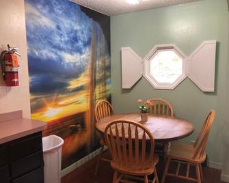 Woahink Lake Suites - Dunes City - Dining room