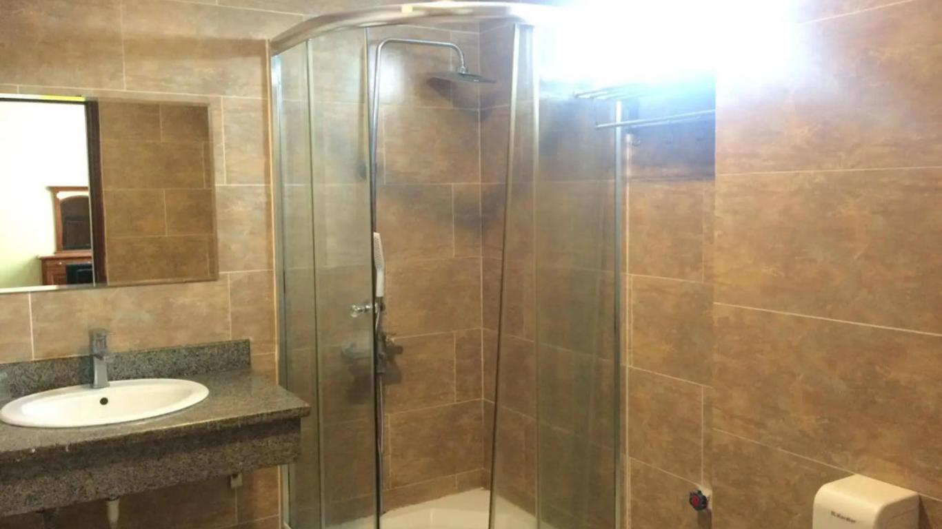 チョ ホテル アンド アパートメント