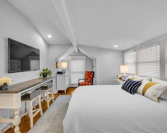 Historic West End Guest Studio Suite by SkyRun Nashville - Nashville - Habitación