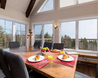 Hôtel à la maison - Chalet l'Odyssée, spa et Vue - Les Éboulements - Dining room