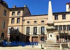 Maison Romane 1136 - Cluny - Gebouw