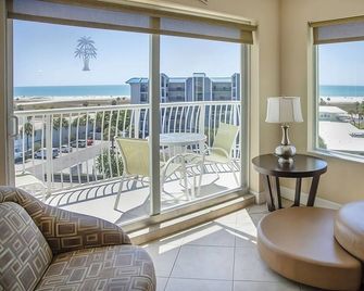 Gulf Coast Condo Retreat | Walk to Beach & Local Dining l 3 Units of 2BR Suites - Schatzinsel - Balkon