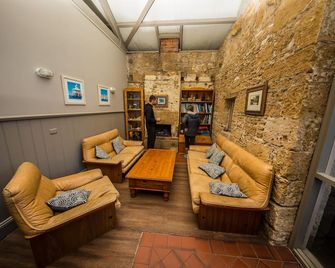 Cobb & Co Lodge - Queenscliff - Living room