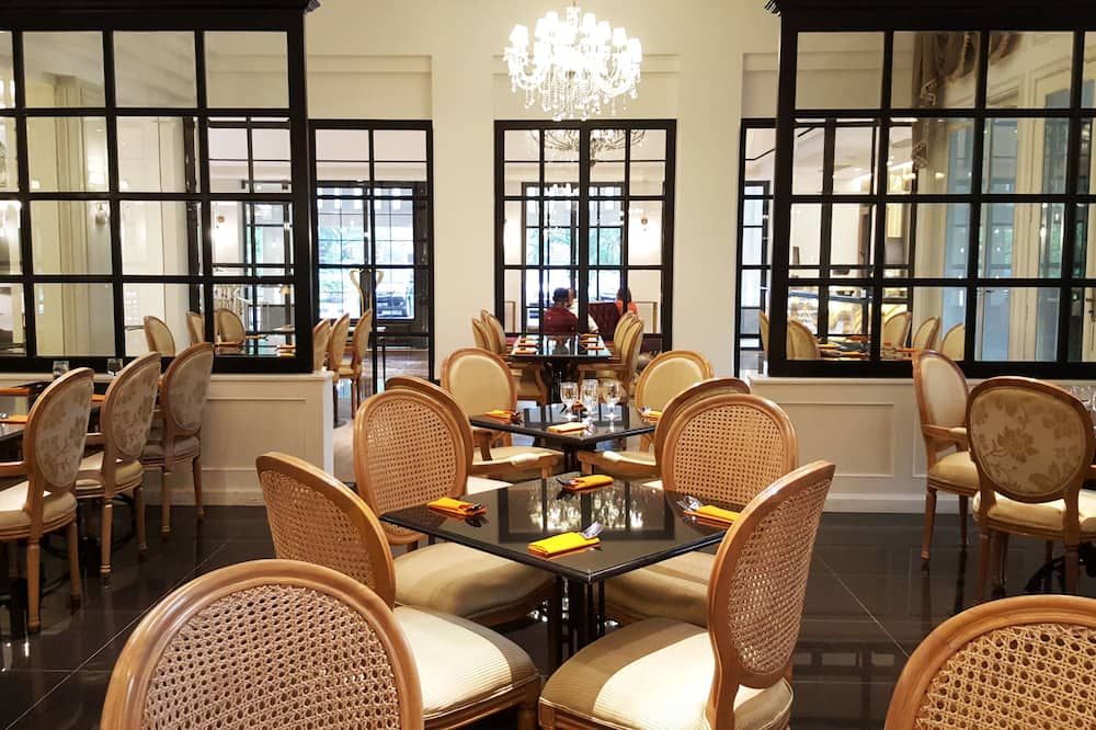 ذا ميرا هوتل بوجور