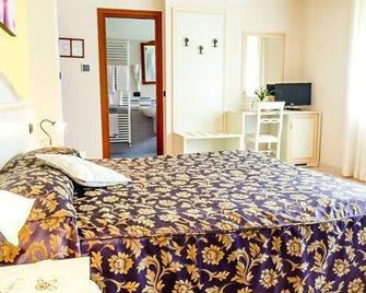 Hotel Mazzocca - Caramanico Terme - Bedroom