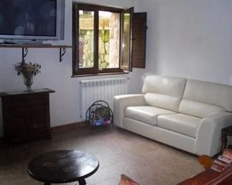 Casa Rural el Calero - Pola de Siero - Вітальня