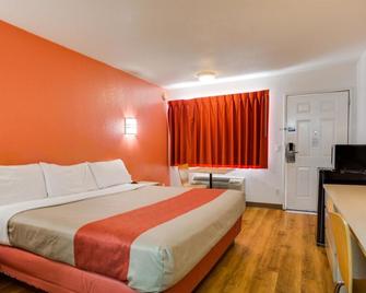 Motel 6 Fayetteville, AR - Fayetteville - Bedroom