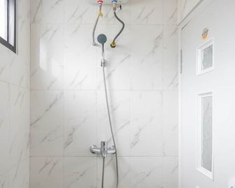 Twospaces Living At Bsb Villa Maharaja, Malang - Malang - Bathroom