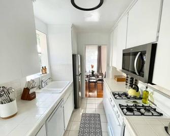 2 Bedroom - Ocean View Hot Tub Parking - 8 Guest - سان دييغو - مطبخ